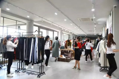 “一線廠庫”重裝來襲 開啟服飾零售新篇章