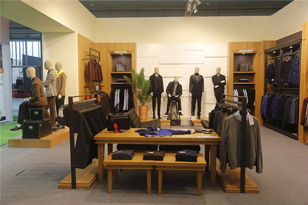 阿仕頓 大量開店搶市場，創新模式綻放“微笑曲線”